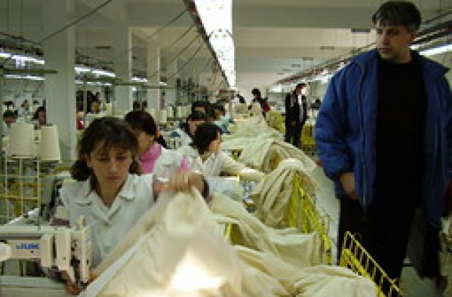 Поне 1/5 от българите работят в сивия сектор