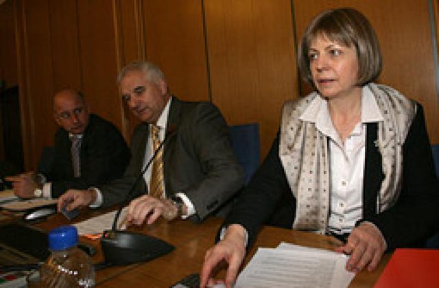 Софиянци вече си търсят надвзетите данъци от общината