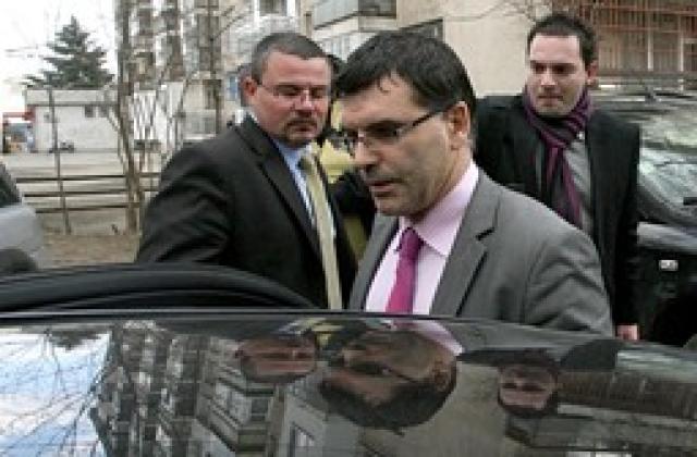 Дянков обещава при възможност да се увеличат пенсиите