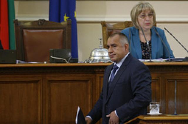 Вдигат пенсии и заплати заедно