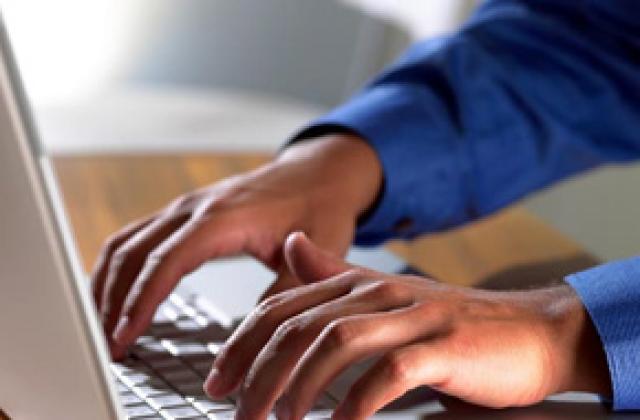 Хайка за длъжници във „Фейсбук”