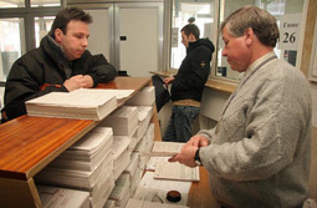 Теглят кредити с фалшиви данъчни удостоверения