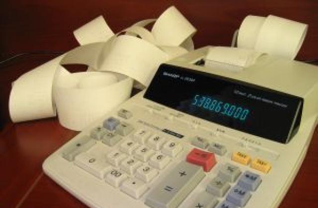 Мними данъчни глобяват с по 5 лева за невзета касова бележка