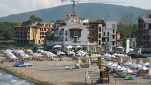 Туристическият данък пада наполовина