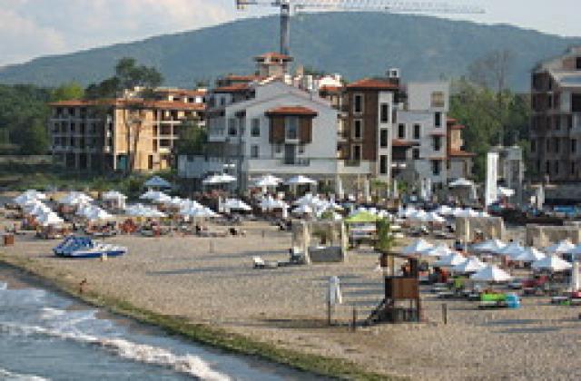 Туристическият данък пада наполовина