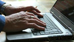 Плащаме данъци и осигуровки по Интернет