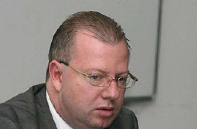 Обмислят рокади на шефове в НАП