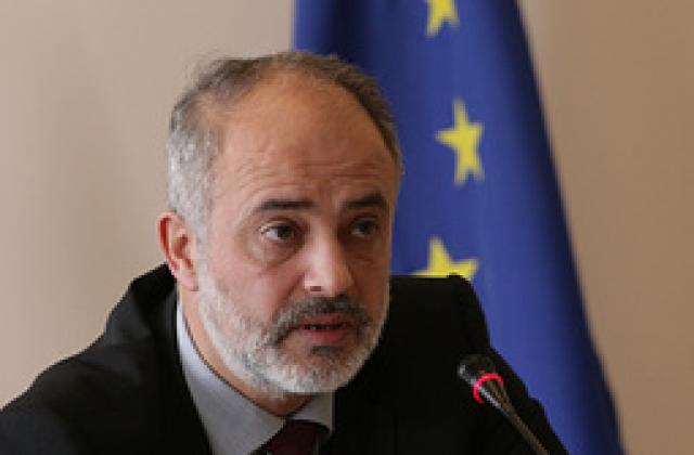 Намират първа работа на 22 000 младежи