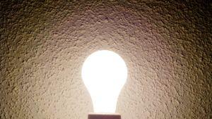 Токът поевтинява с 1 ама от лятото