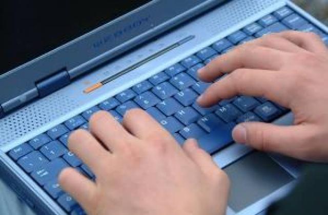 Купуваме 4 пъти повече дрехи онлайн