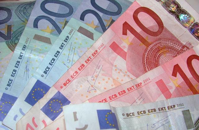 Лихвите по всички кредити са намалели за последната година