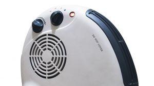 Половината българи на студено