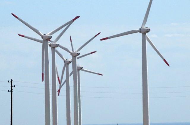 Данък слънце щял да спасява НЕК от фалит