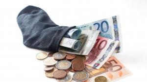 Малките депозити се топят