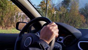 Ловят коли и имоти без платен данък