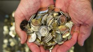 Избираме богата Коледа или чисти сметки с НАП