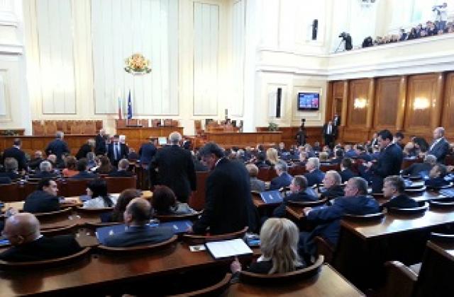 Депутатите пуснаха пенсионната реформа с уговорката за промени