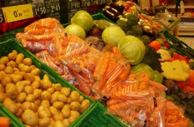 Поевтиняването на плодове и зеленчуци ускорява дефлацията