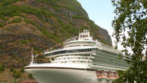 Данък уикенд и за фирмени яхти и самолети