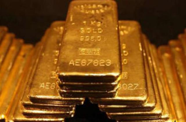 Златото твърдо над $ 900 за тройунция. Петролът най-евтин от края на декември