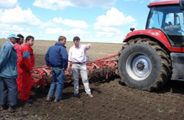 Агромениджъри от Англия ще работят за български земеделски фонд