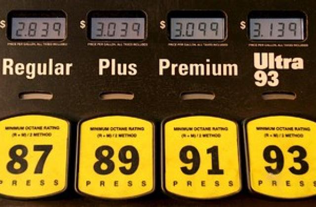 Петролът по-евтин с повече от долар спрямо рекордните $ 145.85 за барел