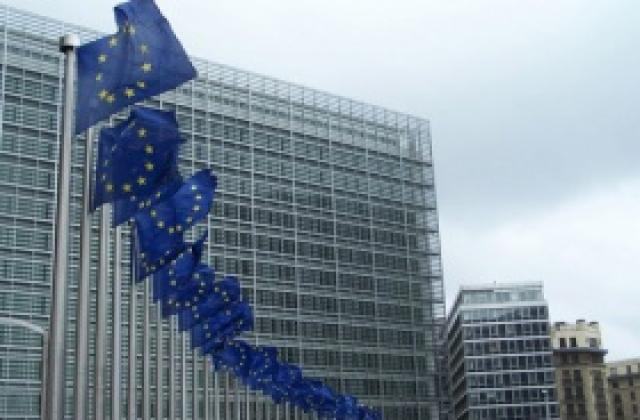 Растежът в еврозоната се забавя, ЕК затяга финансовия контрол