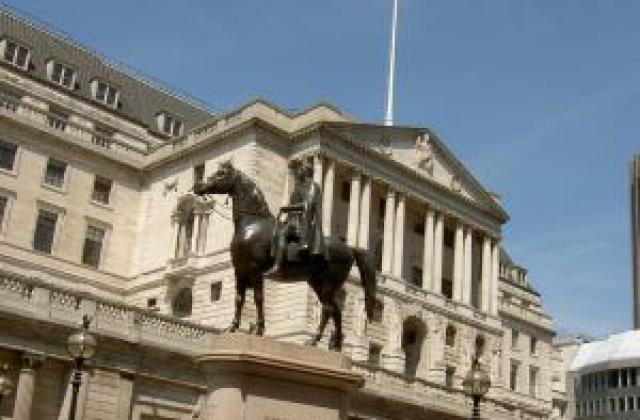 Британската централна банка иска ограничения за банките