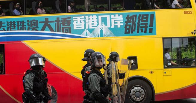 Осем ученици от училище в Централен Китай бяха убити в