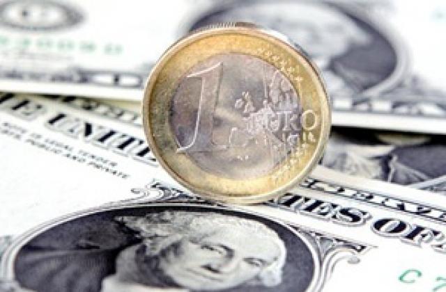 Спад на долара до 1.50 за евро е най-вероятното събитие през следващите месеци