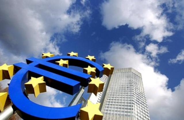 *ЕЦБ налива рекордните 442 млрд. евро в банките