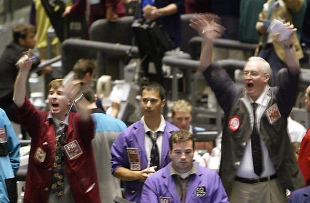 Wall Street се движи със стабилна преднина. Нефтът в очакване на запасите в САЩ