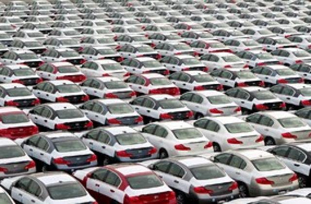 Ръст на продажбите на нови коли във Франция, спад в Испания