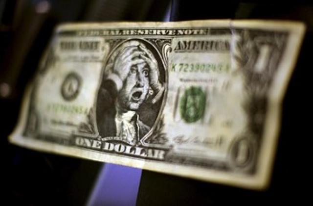 Доларът се свлече под 1.49 към еврото и изстреля златото над $ 1070