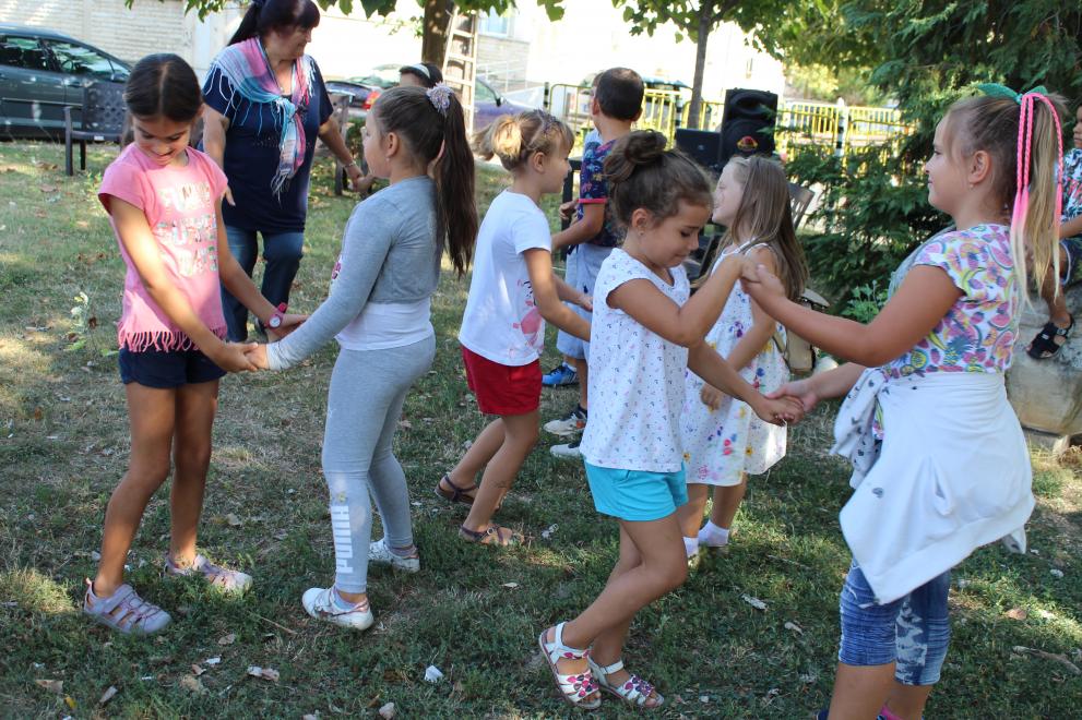 Около 700 деца на възраст от 2 до 14 годишна възраст станаха част от забавното лятно четене