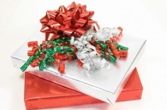 Американците ще похарчат по-малко за подаръци по празниците