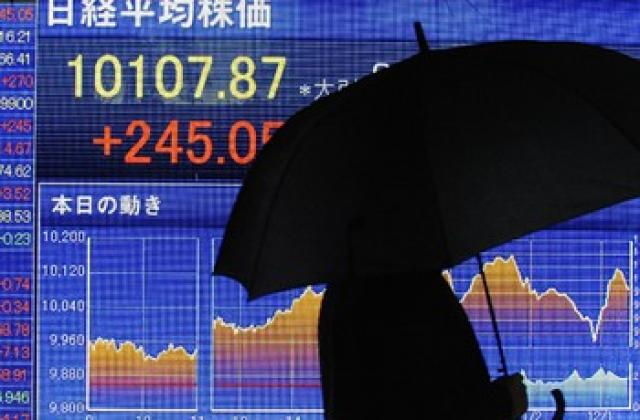 Инвеститорите бягат от Китай. Банковите акции удариха дъното
