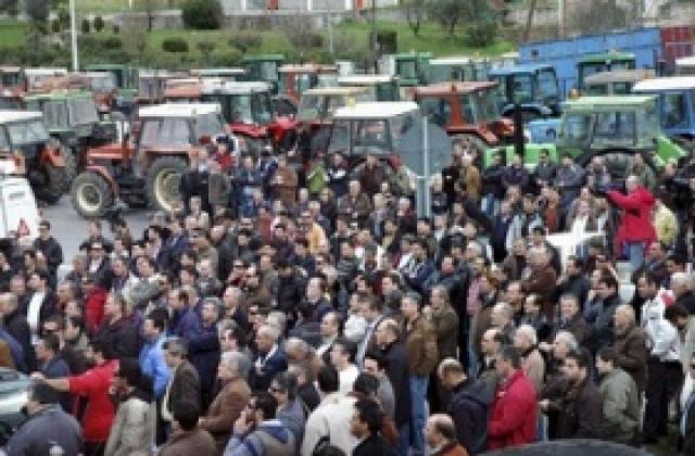 Фермерски протести сковават Гърция