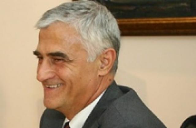 Петър Димитров: Правителството помпа кризата