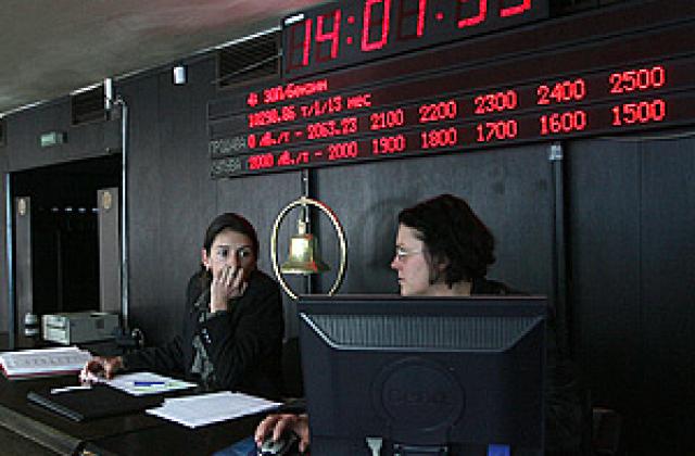 Драстичен спад на захарта навън, у нас без сделки за зърно