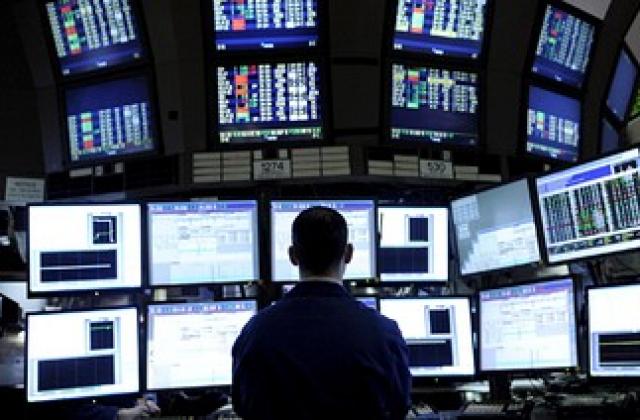 Wall Street нагоре. Европа затъна в червено