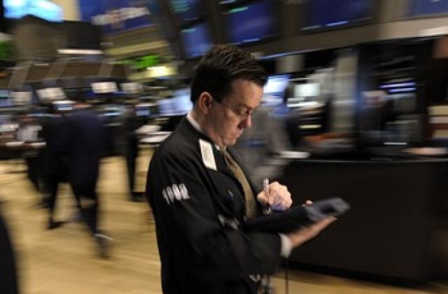 Wall Street се движи със спад, Европа предимно в червено