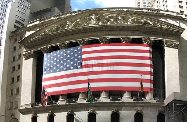 Wall Street с колеблив старт в четвъртък