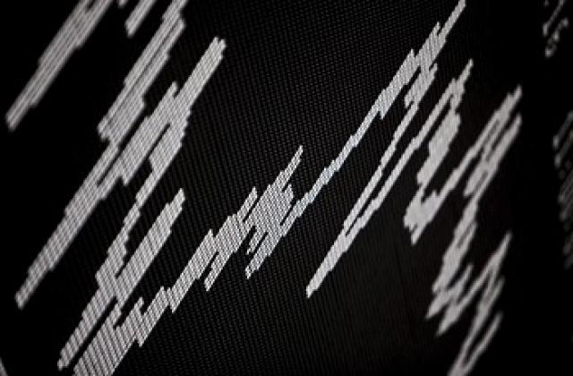 Паундът се срина след отварянето на пазарите в понеделник