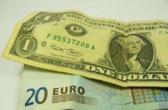 Петролът падна под $ 81. Доларът поскъпва