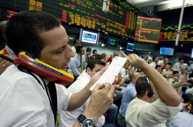 Wall Street в червено. Еврото губи позиции, нефтът също