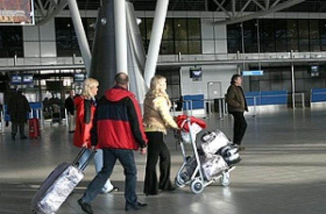 Пътуванията на българите са се свили с над 30%