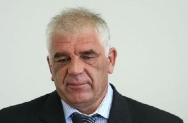 Отнемат лиценз за продажба на бензин, ако си сгафил с алкохол и цигари?