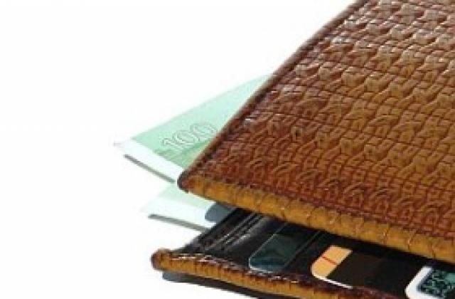 Търговци слагат нерегламентирани такси при плащане с дебитна и кредитна карта