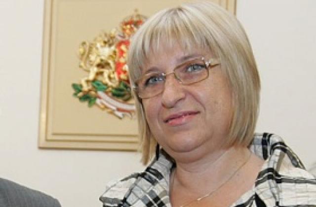 Цачева преговаря да отпадне трудовата забрана за българи в ЕС